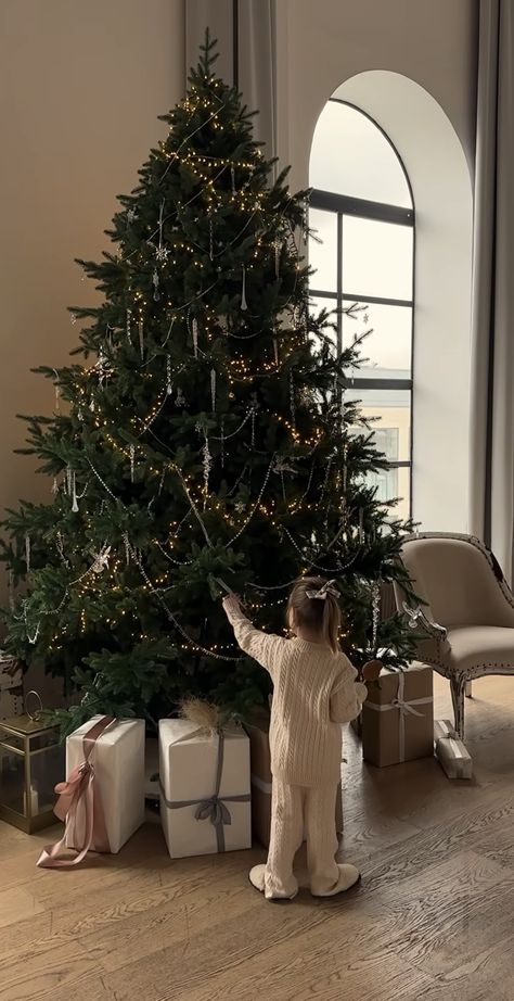 Christmas Tree Inspo, Christmas Dreaming, Neutral Christmas Decor, Hosting Christmas, Christmas Feeling, Christmas Inspo, Christmas Vibes, Santa Baby, All I Want For Christmas