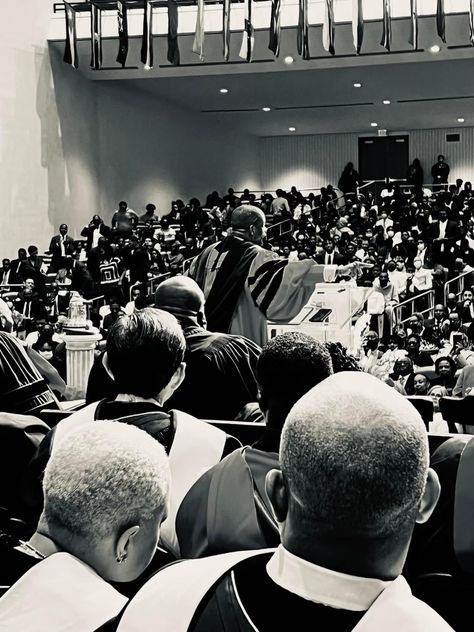 Preaching the Rededication of The Martin Luther King International Chapel Christian Black Aesthetic, Church Community Aesthetic, Preaching Aesthetic, Church Aesthetic Black People, Black Church Aesthetic, Church Choir Aesthetic, Worship Black And White, Church Photoshoot, Morehouse College