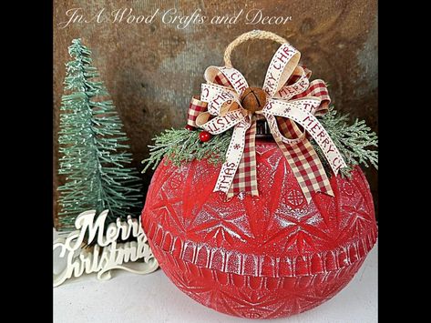 Dollar Store Christmas Crafts, Christmas Craft Projects, Handmade Christmas Crafts, Dollar Tree Christmas, Crafts Decor, Christmas Themes Decorations, Diy Christmas Decorations Easy, Punch Bowls, Dollar Tree Diy Crafts