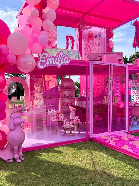 Emilia Dreamhouse | CatchMyParty.com Barbie House Party Decor, Barbie House Party, Barbie Theme Event, Barbie 2nd Birthday Party, Kids Barbie Party, Barbie Girl Birthday Party Ideas, Barbie And Ken Birthday Party, Birthday House Decorations, Barbie Dream House Party