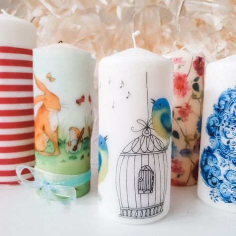 Candle Upcycle Ideas, Decoupage Candles Diy, Crafts Using Paper Napkins, Decorating Candles Ideas Diy Projects, Napkins On Candles, Dollar Store Candles Diy, Decorate Candle Jars, Decorate Candles Diy, Decoupage Candles Paper Napkins