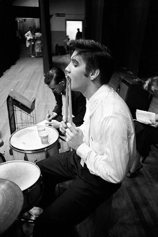 Elvis relaxes at the drum set backstage, betweenthe first and second show, while beinginterviewed by a local reporter. MosqueTheatre, Richmond, VA. June 30, 1956. Young Elvis, Elvis Presley Pictures, Elvis And Priscilla, Joseph Jackson, King Of Pop, Elvis Presley Photos, E 3, Priscilla Presley, Lisa Marie Presley