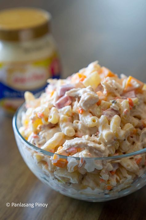 Chicken Macaroni Salad Recipe, Filo Recipes, Filipino Desert, Chicken Macaroni Salad, Chicken Macaroni, Pinoy Recipe, Creamy Spaghetti, Potatoe Salad, Vacation Food