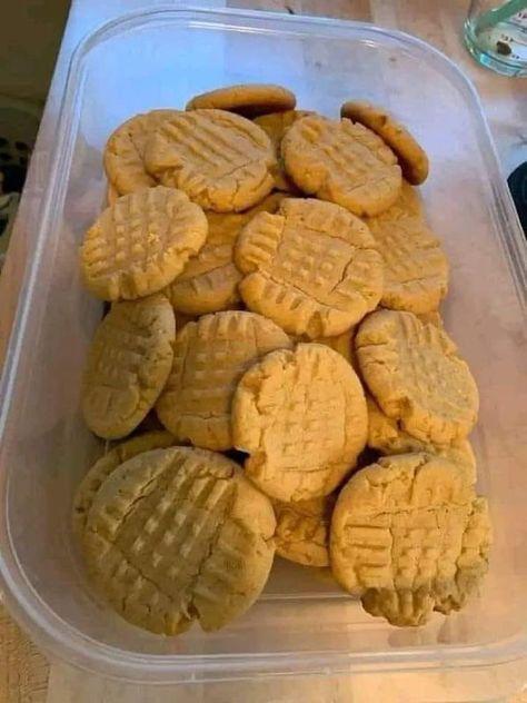 Pioneer Woman Cookies, Keto Peanut Butter Cookies, Classic Peanut Butter Cookies, Keto Peanut Butter, Low Carb Sweeteners, Cookie Spread, Easy Slow Cooker Recipes, Peanut Butter Cookie Recipe, Sugar Free Chocolate