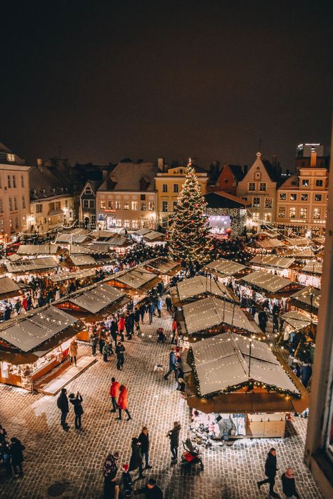 German Christmas Markets, Christmas In Europe, Best Christmas Markets, Christmas Program, Christmas Markets Europe, Christmas Aesthetic Wallpaper, Tallinn Estonia, Europe Winter, Christmas Town