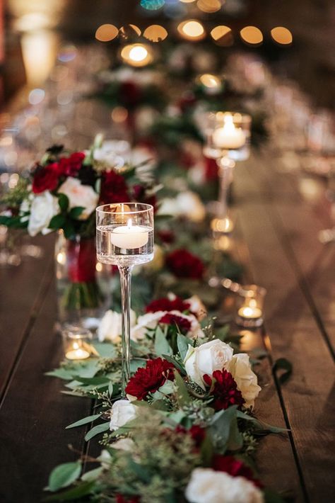 Head Table Garland, Red Sunflower Wedding, White Wedding Table Setting, Burgundy Wedding Centerpieces, Christmas Wedding Themes, Christmas Wedding Inspiration, Table Garland, Tafel Decor, Winter Wedding Decorations