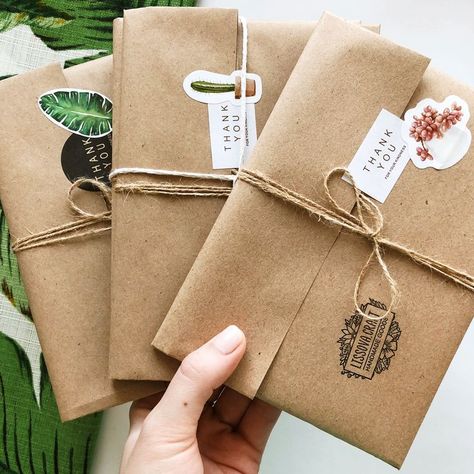 Etsy Packaging, Joe Perry, Packaging Diy, Packaging Ideas Business, Handmade Packaging, Gifts Wrapping Diy, Small Business Packaging, Creative Gift Wrapping, Cadeau Diy