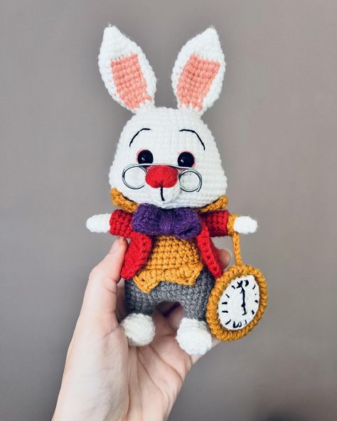 Presenting the WHITE RABBIT from Alice in Wonderland 🤩🤩 Pattern will be available in the coming days on our Etsy store ❤️ Do you like him!? ❤️❤️❤️✨✨✨ Alice In Wonderland Pattern, Rabbit From Alice In Wonderland, Rabbit Alice In Wonderland, White Rabbit Alice In Wonderland, Crochet White, The White Rabbit, White Rabbit, White Crochet, Alice In Wonderland