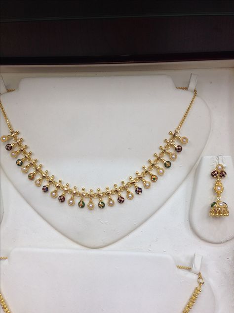 22kt set with pearls and meena Gold Jewellery In 10gms, 10gms Gold Necklace Designs, 10 Gms Gold Necklace, T Necklace, Gold Earrings Models, Modern Gold Jewelry, Pearl Jewelry Design, Gold Jewelry Simple Necklace, Beautiful Gold Necklaces