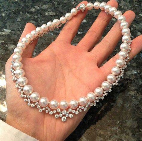 Luxury Pearl Jewelry, Diamonds And Pearls, Diamond Bracelet Design, Fancy Jewelry Necklace, Indian Bridal Jewelry Sets, Expensive Jewelry Luxury, Pearl Necklace Designs, Pearl And Diamond Necklace, Pearl Jewelry Sets