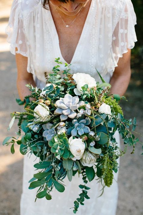 15 Succulent Wedding Decor Ideas - succulent + greenery wedding bouquet  {Katie Harmsworth} Fresh Wedding Bouquets, Succulent Wedding Decor, Greenery Wedding Bouquet, Succulent Bouquet Wedding, Succulent Bouquet, Flowers And Greenery, Boda Mexicana, Succulent Wedding, Botanical Wedding