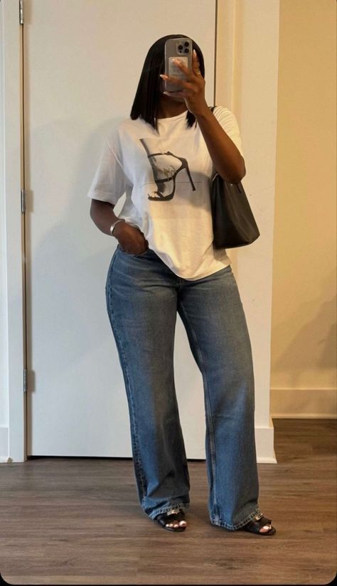 Casual Jeans Outfit Black Women, Chic Day Outfits, Clean Girl Black Woman Aesthetic Outfits, Jeans Chemise Outfit, Outfit Ideas Summer Midsize, Everyday Outfits Black Women, University Outfit Ideas Summer, Modest Sporty Outfits, Simplistic Outfits