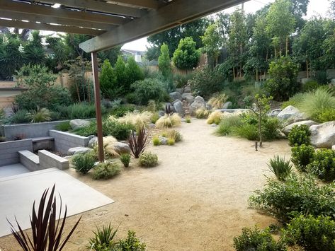 Native Desert Landscaping, Dg Backyard Landscape Design, Backyard Xeriscape Ideas, Dg Backyard, Crushed Granite Landscape, Dg Landscaping, Xeriscape Backyard, Desert Patio, Decomposed Granite Patio