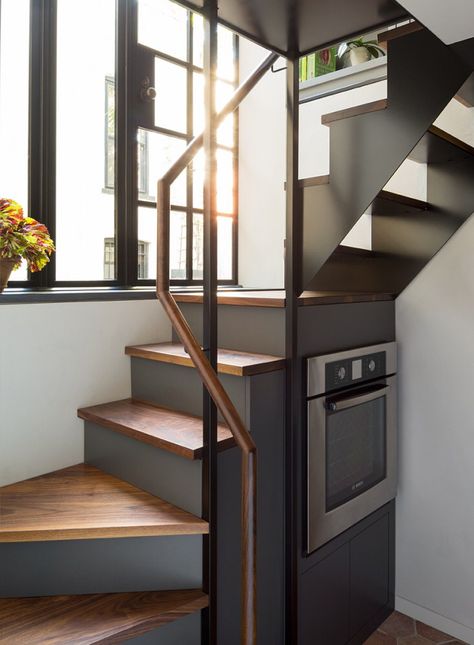 downstairs kitchen Small Space Stairs Design, Small Space Stairs, Stairs House, Design Staircase, Tiny House Stairs, Stair Design, Tiny House Storage, House Staircase, Loft Stairs