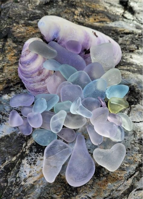 Sea Glass Aesthetic, Sea Glass Beach, Angel Aesthetic, Pretty Rocks, Wedding Essentials, Glass Pictures, Pretty Photos, Minerals And Gemstones, Sea Glass Jewelry