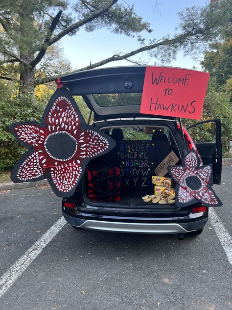 Friends Trunk Or Treat Theme, Stranger Things Trunk Or Treat Ideas, Stranger Things Trunk Or Treat, Trunk Or Treat Ideas For Trucks, Canisters Diy, Hogwarts Halloween, Stranger Things Halloween Party, Trunker Treat Ideas, Weird Obsessions