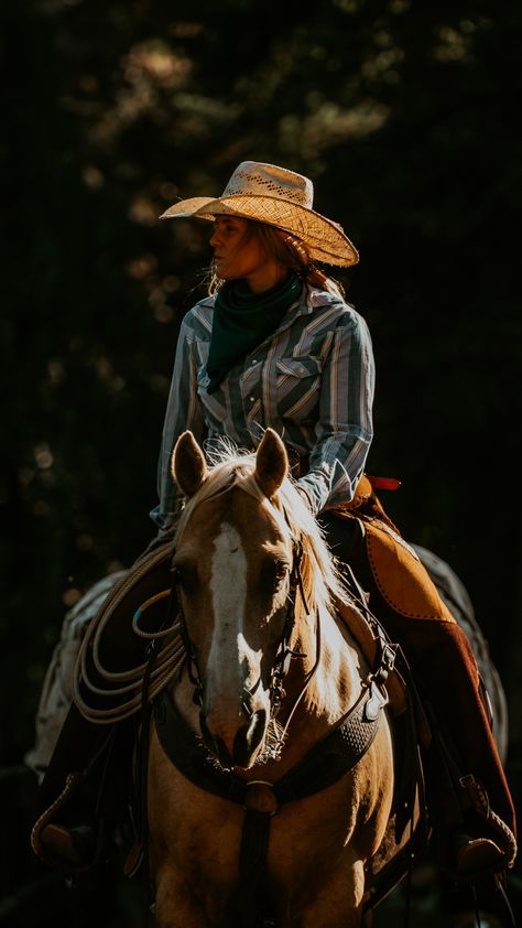 cowgirl, ranch portrait, wyoming ranch, western photographer, punchy portrait sessions, rodeo portrait, rodeo fashion, western fashion Western Senior Session, Fall Cowgirl Photoshoot, Western Photography Ideas, Western Horse Photography, Western Cowgirl Aesthetic, Ranch Photoshoot, Western Senior Photos, Cowgirl Senior Pictures, Ranch Aesthetic