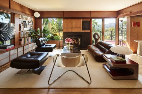 Modern 70s Home Living Room, 1970s Interior Design, Interiors 2023, 70s Room, Cabin Core, Sunken Living Room, Design Del Prodotto, Los Angeles Homes, Kitchen Decorating