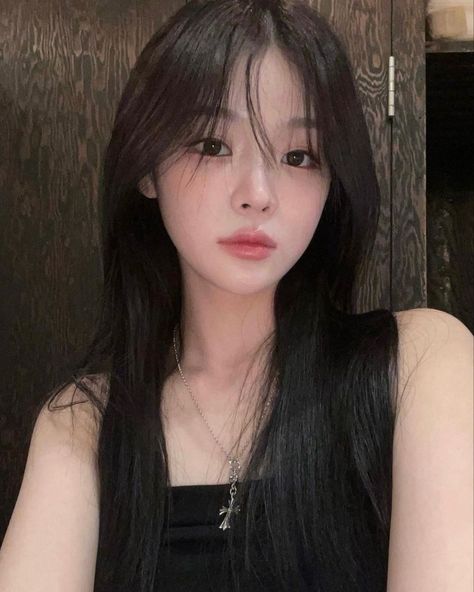 selfie | girls | girls aesthetic dp | girls dpz | girls korean | girls eyes | girls just wanna have fun | female | female face claims | female gojo | female 007 | female zoro Corak Menjahit, Fotografi Iphone, Korean Picture, Korean Photo, Korean Face, Simple Makeup Looks, Beautiful Eye Makeup, 얼짱 소녀, 짧은 머리