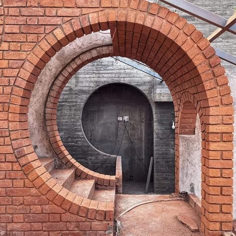 Brick entrance Stair Design Architecture, Brick Art, Brick Architecture, Brick Facade, Indian Architecture, Brick Design, Brick And Stone, Brickwork, Staircase Design