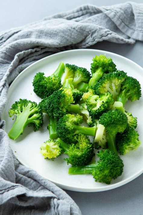 How To Steam Broccoli On Stove, Steam Broccoli On Stove, How To Steam Broccoli, Steam Broccoli, How To Cook Broccoli, Vegetable Steamer, Steamed Cauliflower, Steamed Asparagus, Steam Veggies