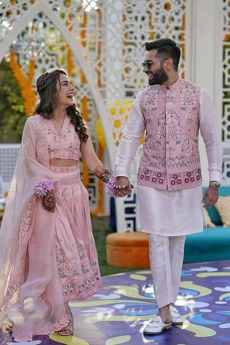 Indian Groom Wear Engagement, Wedings Drees Couple, Couple Outfits Matching For Wedding, Bride And Groom Matching Outfits, Couples Wedding Outfits, Matching Couple Outfits Wedding, Groom Indian Wedding Outfits, Engagement Dress For Groom, Wedding Matching Outfits