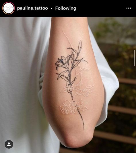 Botanisches Tattoo, Small Wave Tattoo, Tattoo Artists Near Me, Delicate Tattoo, Lily Tattoo, Floral Tattoo Design, Line Work Tattoo, Line Work, White Tattoo