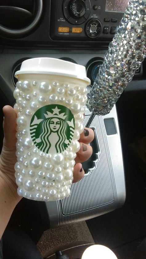 Bling Bottles, To Go Cup, Rhinestone Cups, Personalized Starbucks Cup, Bling Crafts, Custom Starbucks Cup, Starbucks Drinks Recipes, Morning Smoothie, Creation Crafts