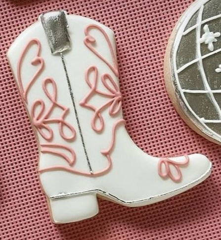 Cowboy Boot Cake, Bachelorette Party Cookies, Cowgirl Cookies, Bachelorette Cookies, White Cowgirl Boots, Horse Cookies, Cowboy Cookies, Hat Cookies, Sugar Cookie Royal Icing