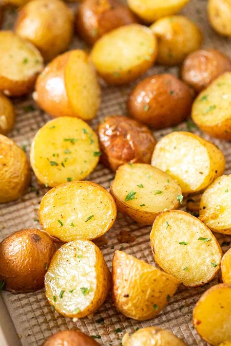 Roasted Yellow Potatoes, Golden Potato Recipes, Oven Roasted Baby Potatoes, Gold Potato Recipes, Oven Roasted Potatoes Easy, Baby Potato Recipes, Easy Roasted Potatoes, Potatoes Roasted, Roasted Baby Potatoes