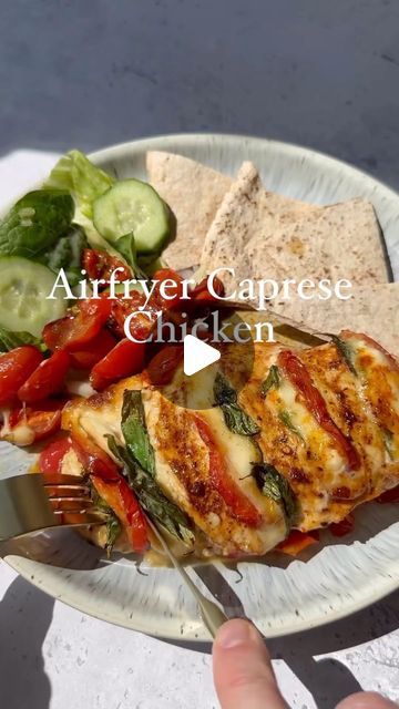 Airfryer Hassleback Chicken, Air Fryer Caprese Chicken, Italian Salads, Caprese Chicken, Air Fryer Dinner Recipes, Dinner Meals, Stuffed Chicken, Air Fryer Recipes Easy, Air Fryer Recipes Healthy