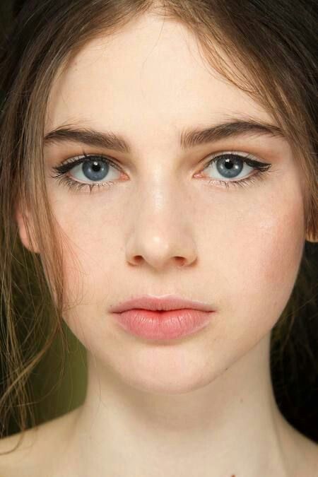 Lovely natural makeup/no makeup makeup. So beautiful and simple Blue Eyes, Brown Hair, Close Up, A Woman, Makeup, Hair, Blue, Make Up