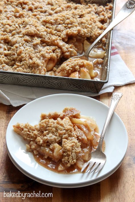 Pear Recipes Easy, Apple Pear Crisp, Baked Apple Dessert, Pear Crisp, Pear Butter, Pear Crumble, Pear Dessert, Apple Recipes Easy, Baked Fruit