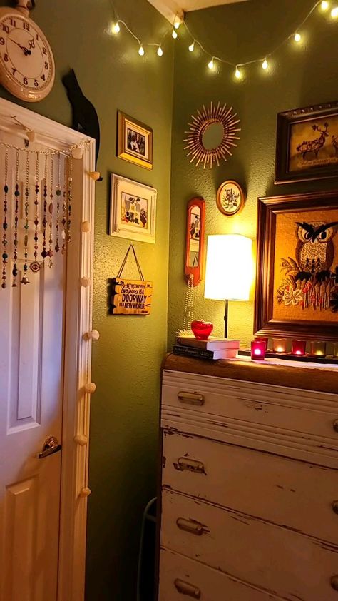 Bella’s Room Twilight, Green Walls Bedroom, Twilight House, Inspired Bedroom, Bohemian Bedroom Decor, Dreamy Room, Apartment Decor Inspiration, Dream Room Inspiration, Dream House Interior