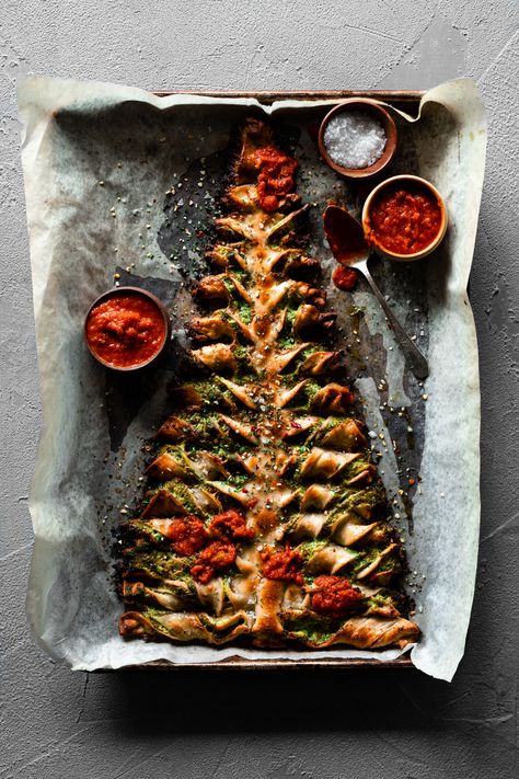 Pesto Christmas Tree, Pull Apart Bread Appetizer, Christmas Tree Pull Apart Bread, Minneapolis Food, Christmas Tree Bread, Pesto Bread, Simple Appetizer, Christmas Yummies, Pantry Recipes