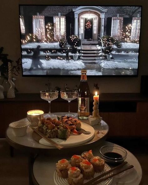 Romantic Home Dates, Romantic Dinner Decoration, Dream Dates, Romantic Date Night Ideas, Christmas Date, At Home Date, Romantic Christmas, Dinner At Home, Dinner Decoration