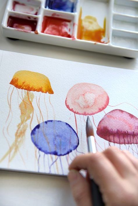 31 Easy Watercolor Art Ideas for Beginners Painting Jellyfish, Arte Peculiar, Learn Watercolor, Watercolor Paintings For Beginners, Watercolor Paintings Easy, Cat Air, 수채화 그림, Diy Watercolor, Watercolor Art Lessons