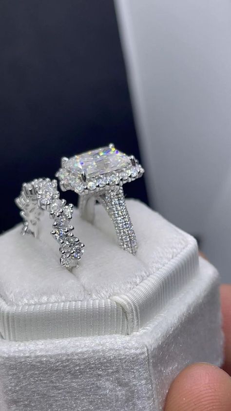 Pin on Idea Pins by you Engagement Rings Beautiful, Pretty Wedding Rings, Center Stone Engagement Ring, خواتم خطوبة, Expensive Wedding Rings, Expensive Engagement Rings, Most Beautiful Engagement Rings, Big Wedding Rings, Couple Ring Design