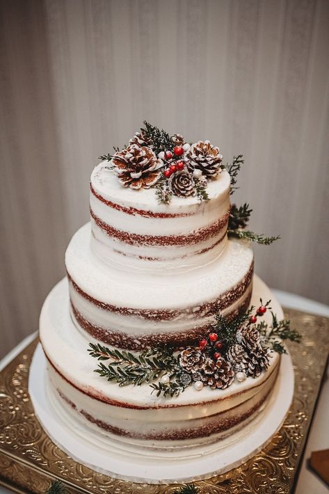 Christmas Wedding Ideas, Winter Torte, Christmas Wedding Themes, Christmas Wedding Inspiration, Christmas Wedding Cakes, Winter Wedding Ideas, Rustic Winter Wedding, Winter Wedding Cake, Winter Wedding Decorations