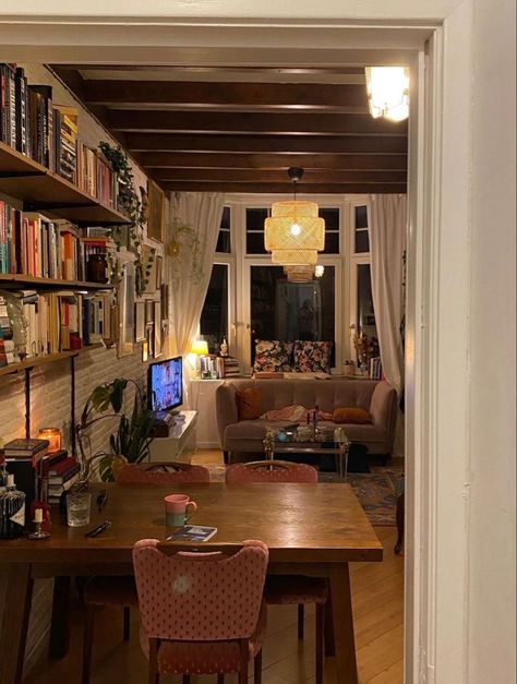 New York Apartment Bookshelf, English Apartment Aesthetic, Old Fashioned Apartment Aesthetic, Cozy Bookish Living Room, Cottage Studio Apartment, East Village Apartment Aesthetic, Nyc Apartment Foyer, Traditional Eclectic Decor Bedroom, The Family Stone House Interior