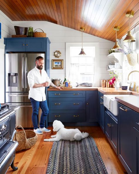 nautical kitchen with navy cabinetry and brass lighting Cape Cod Cottage Interiors, Nautical Kitchen, Country Living Fair, Cape Cod Cottage, Built In Cabinet, Cape Cod Style, Cape Cod House, Style Cottage, Beach House Style