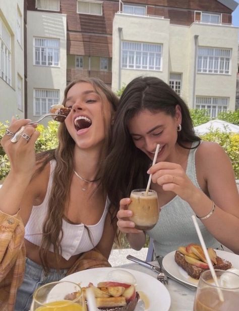 Yael Shelbia, Friendship Pics, Best Friend Dates, Friendship Photos, Pictures Of Anna, Female Friendship, Friends Instagram, Best Friends Aesthetic, Best Friend Photos