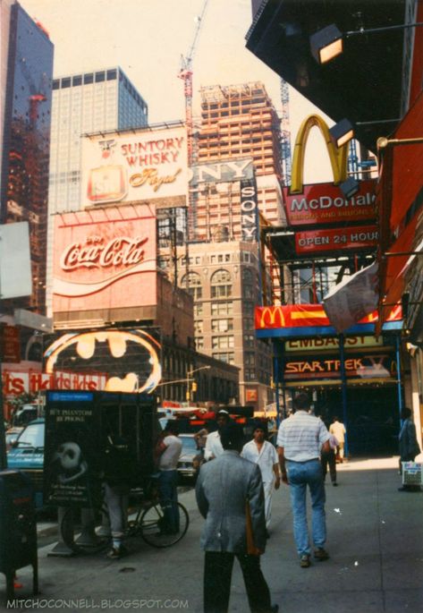 25 Vintage 1980s Snapshots Of Times Square That Will Never Be Seen In Real Life Again | Thought Catalog Foto Muro Collage, Vintage Core, Vintage Foto's, Wallpaper Retro, Fotografi Digital, Fotografi Vintage, Shotting Photo, 80s Aesthetic, Picture Collage Wall