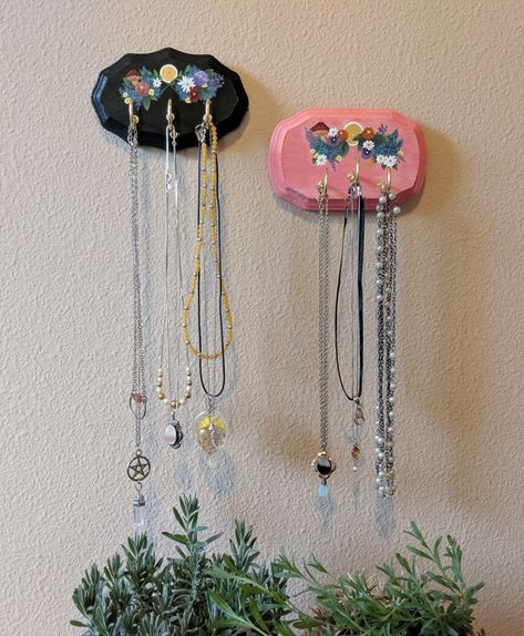 Necklace Organizer Clay, Diy Necklace Holder Wall, Necklace Holder Ceramic, Necklace Clay Holder, Clay Jewelry Holder Necklaces, Diy Clay Necklace Holder, Clay Accessories Holder, Air Dry Clay Necklace Holder, Ceramic Necklace Holder