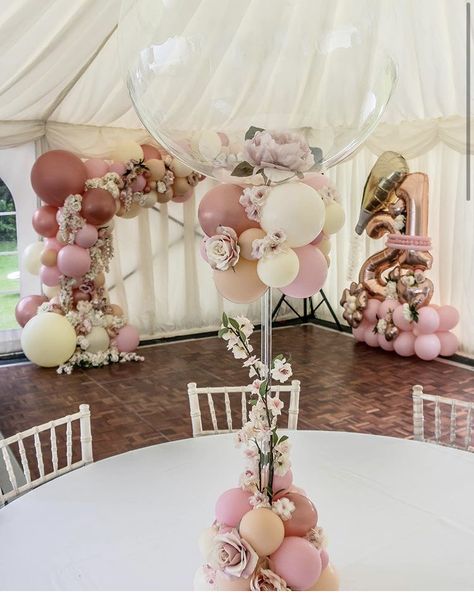 Boho Balloon Centerpiece, Balloon Centerpieces Baby Shower Girl, Balloon Centerpieces With Flowers, Butterfly Balloon Centerpiece, Boho Baby Shower Centerpieces Girl, Boho Centerpieces Baby Shower Girl, Communion Balloon Centerpieces, Balloon And Flower Centerpieces, Small Balloon Arrangements