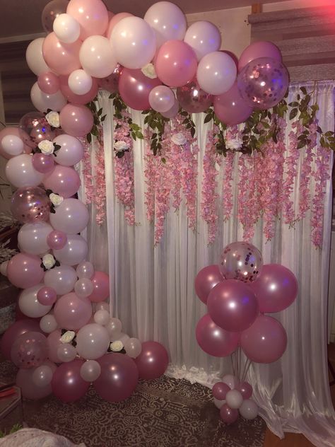 Pastel Chocolate, 17. Geburtstag, Tårta Design, Sweet 16 Party Decorations, 18th Birthday Party Themes, Wisteria Flowers, Birthday Decorations At Home, Sweet Sixteen Birthday Party Ideas, 18th Birthday Decorations