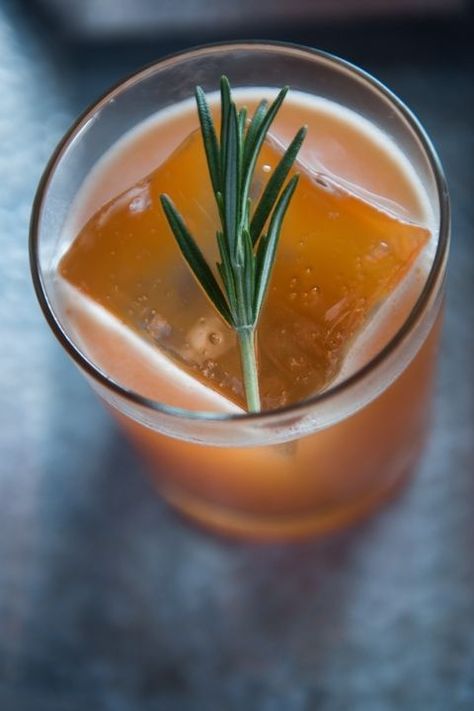 Carrot shrub and gin fall cocktail. | Cocktails | Party Drinks | #cocktails #drinks #party | www.foragekitchen.com Cocktail Party Drinks, Apple Cider Cocktail, Fall Cocktails Recipes, Batch Cocktails, Fall Cocktail, Cider Cocktails, Watermelon Lemonade, Green Cocktail, Winter Cocktails