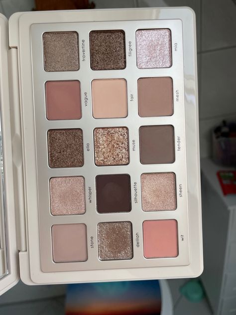 Makeup Pallettes, Champagne Eyeshadow, Nude Eyeshadow Palette, Makeup Starter Kit, Makeup Pallets, Makeup Supplies, Nude Palette, Palette Makeup, Nude Eyeshadow