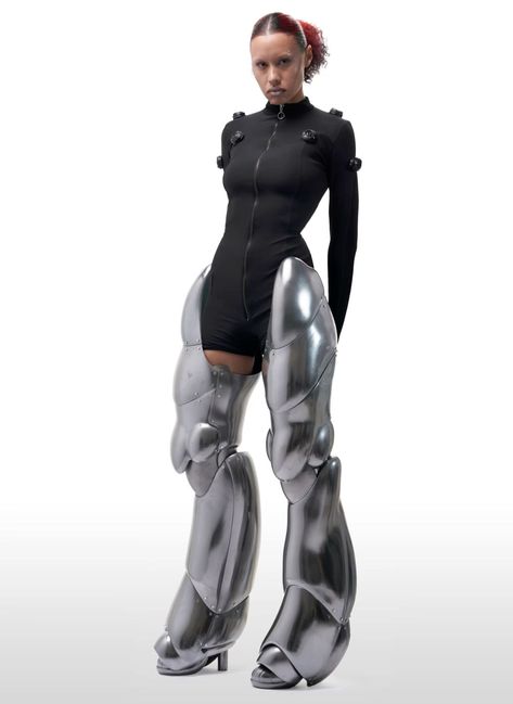 Futuristic Leather Outfit, Outfit Ideas Futuristic, Futuristic Utopian Fashion, Futuristic Fashion Concept Art, Cyberpunk Legs, Sci Fi Fits, Futuristic High Fashion, Sci Fi Bodysuit, Cyberpunk Fashion Futuristic Clothing