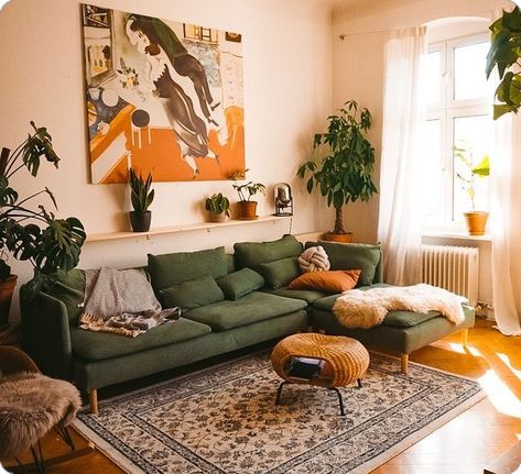 Green Couches, Bohemian Apartment, Dekorasi Kamar Tidur, Interior Wall Decor, Room Deco, Living Room Green, Decor Minimalist, Apartment Inspiration, Living Room Decor Apartment